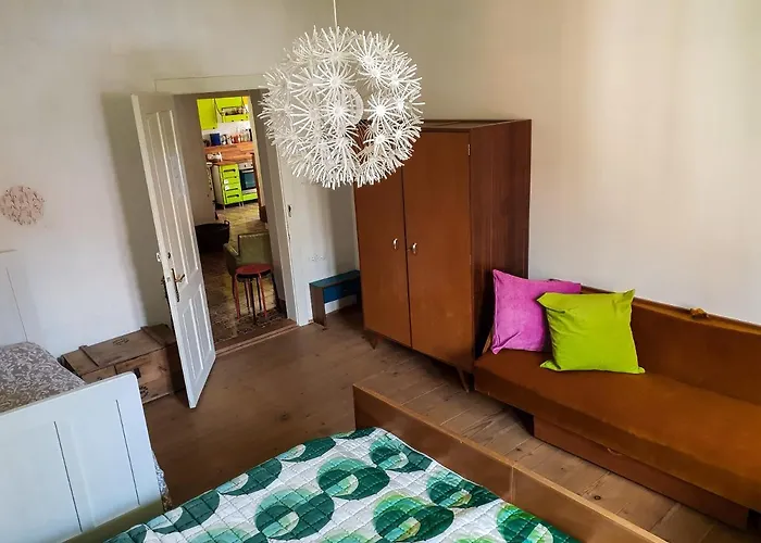 Hisa Velikanka_giantess בית כפרי *